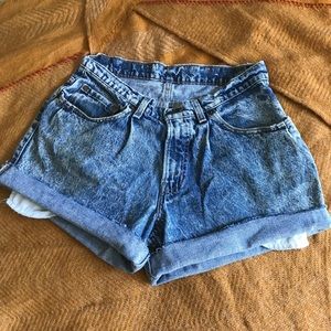 Vintage high-waist Levi’s shorts